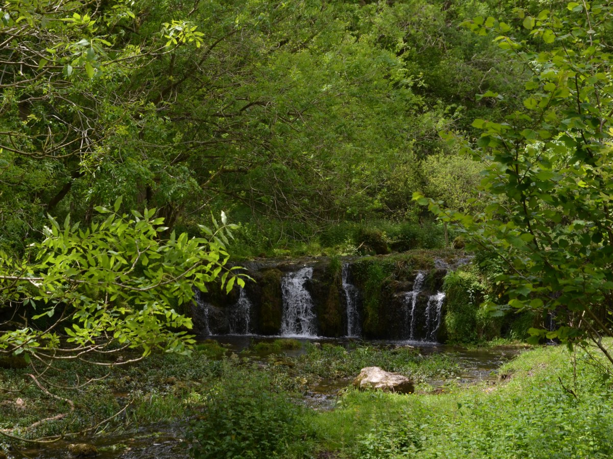 Walk Lathkill Dale – Peak District,&nbsp;England