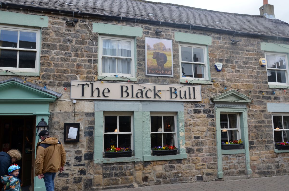 Entrance of the Black bull pub in Corbridge