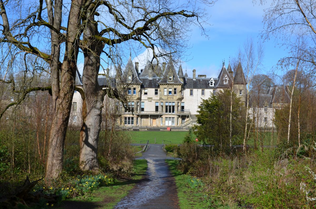 Observing Callendar house from the wood