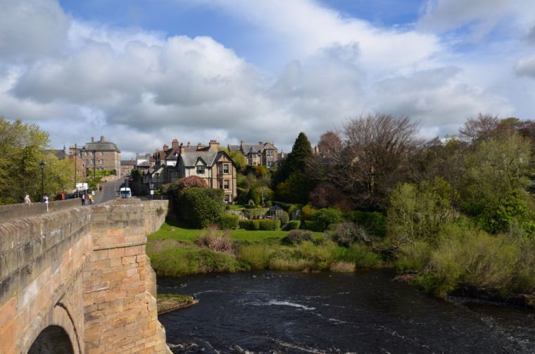a house along the shore of the river Tyne in Corbridge