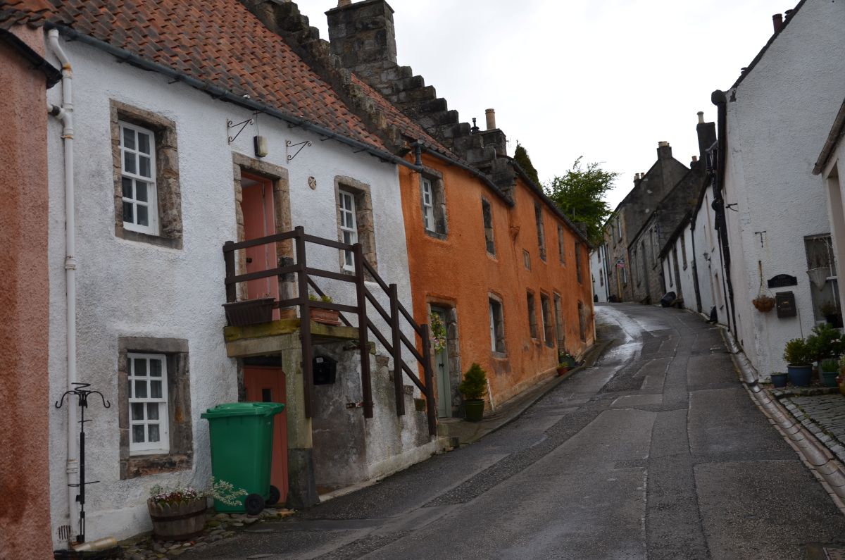 Observing old houses in Culross village