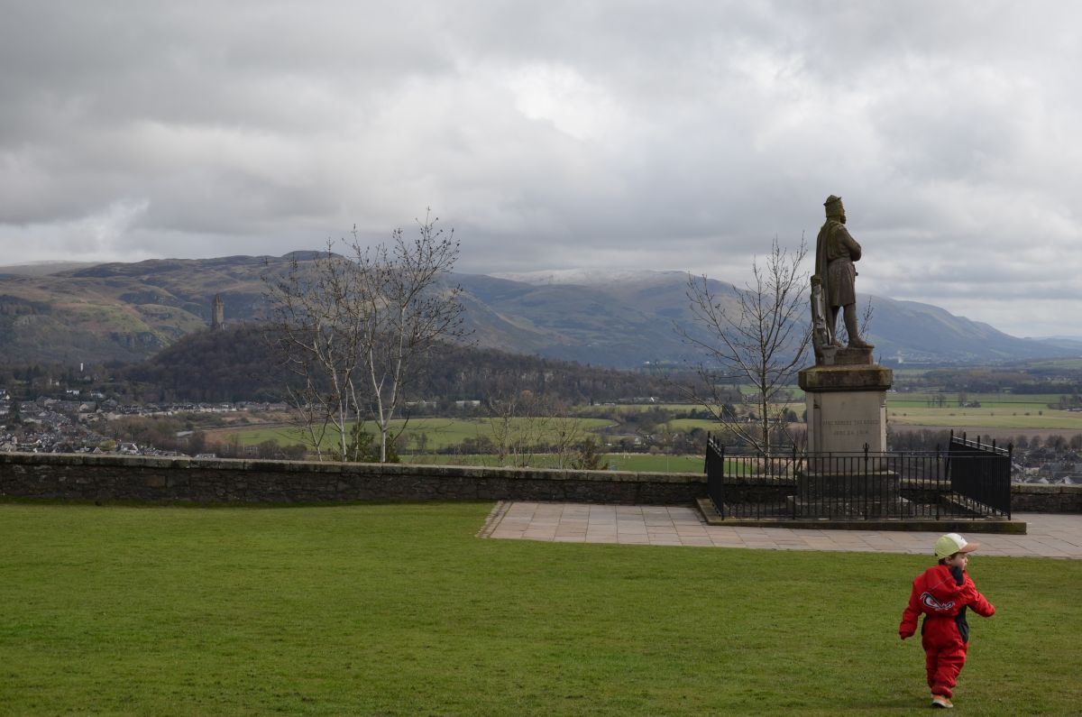 Statue of Robert Bruce by the entrance of Stirling Castle