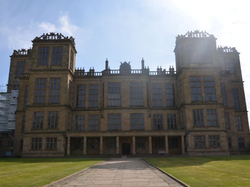 Discovering Hardwick Estate: Ponds, Tapestries, and a Family & Dog-Friendly Spring Walk in&nbsp;Derbyshire