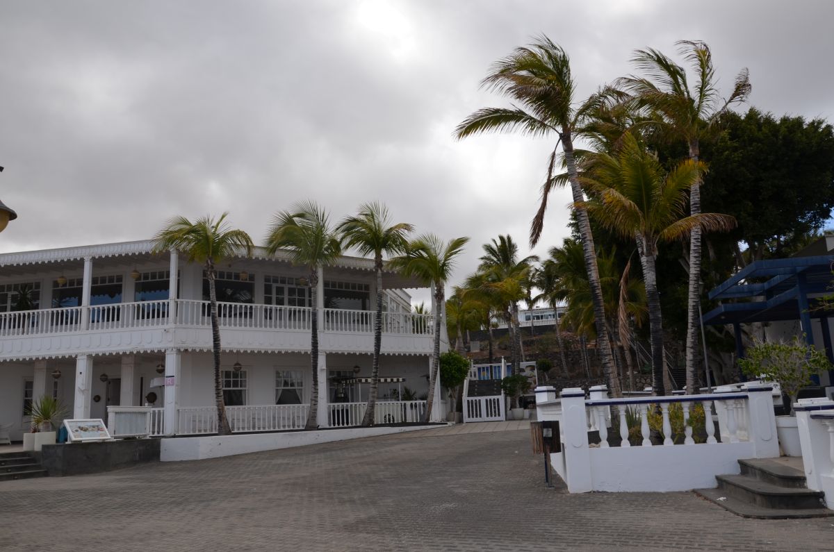 White house in Puerto Calero
