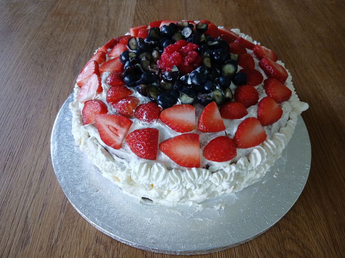 berries and cream cake